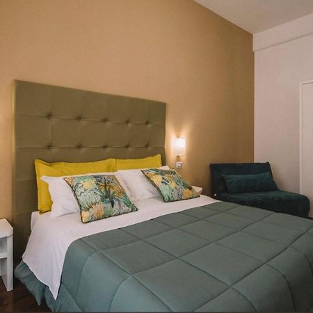 Tiziana'S House Bed & Breakfast Salerno Bagian luar foto