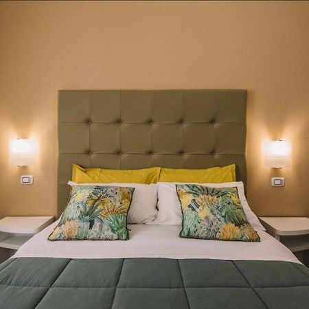 Tiziana'S House Bed & Breakfast Salerno Bagian luar foto