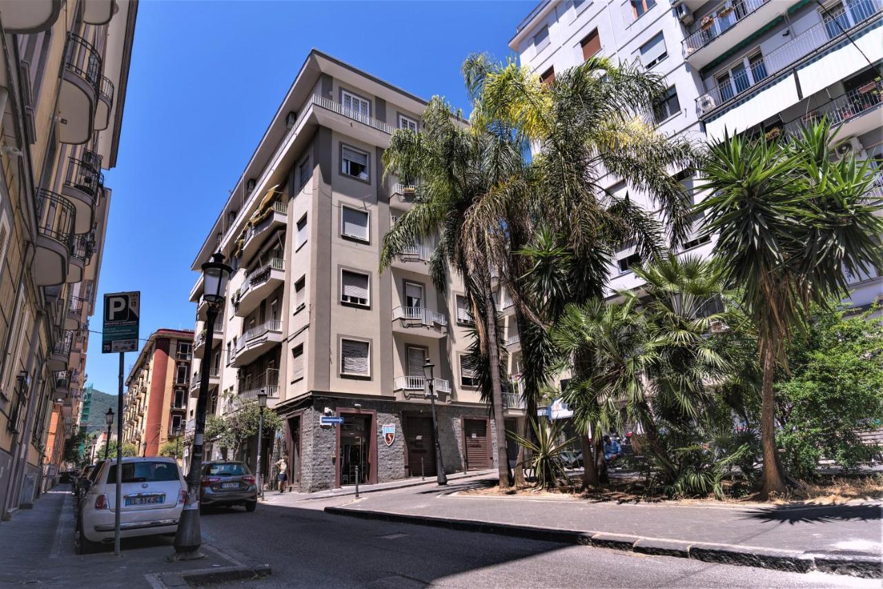 Tiziana'S House Bed & Breakfast Salerno Bagian luar foto