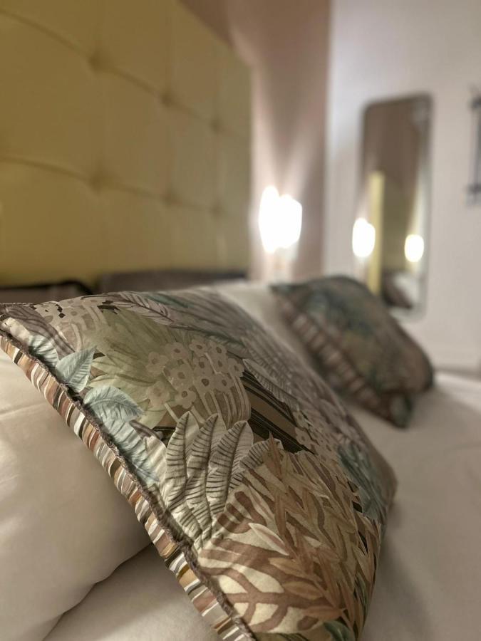 Tiziana'S House Bed & Breakfast Salerno Bagian luar foto