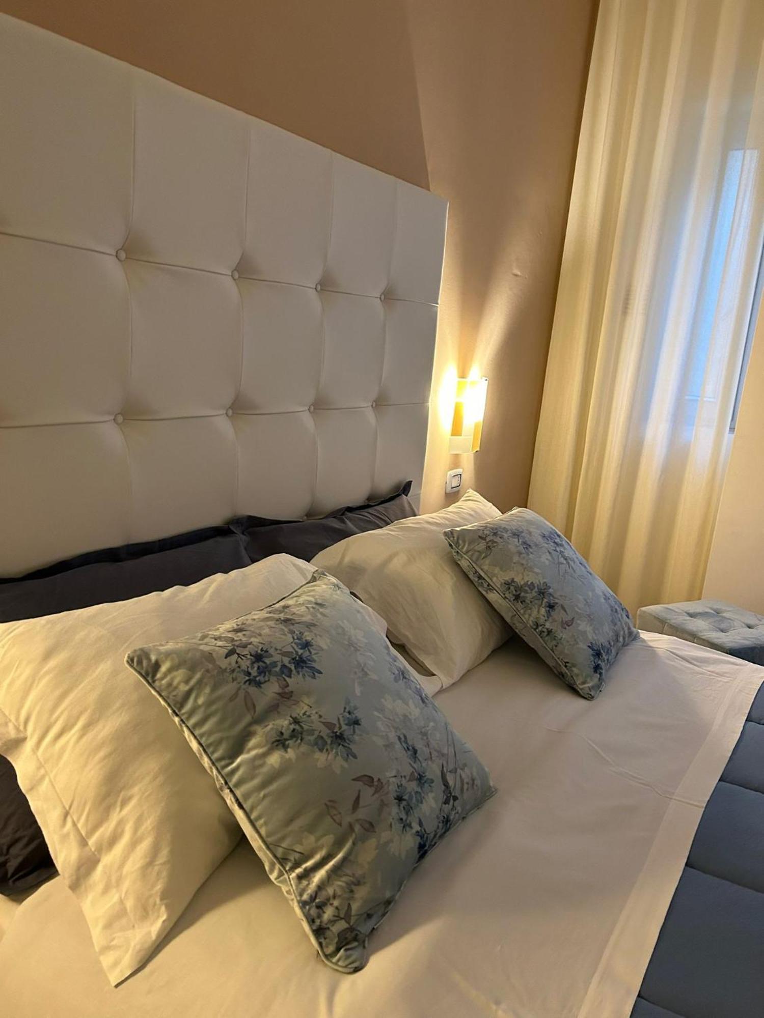 Tiziana'S House Bed & Breakfast Salerno Bagian luar foto