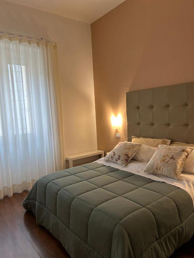 Tiziana'S House Bed & Breakfast Salerno Bagian luar foto
