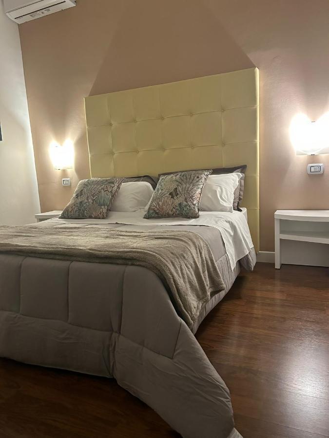 Tiziana'S House Bed & Breakfast Salerno Bagian luar foto