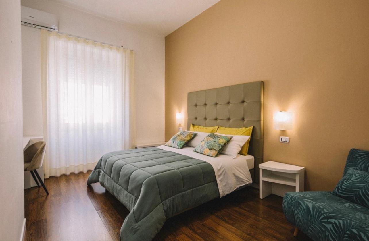 Tiziana'S House Bed & Breakfast Salerno Bagian luar foto