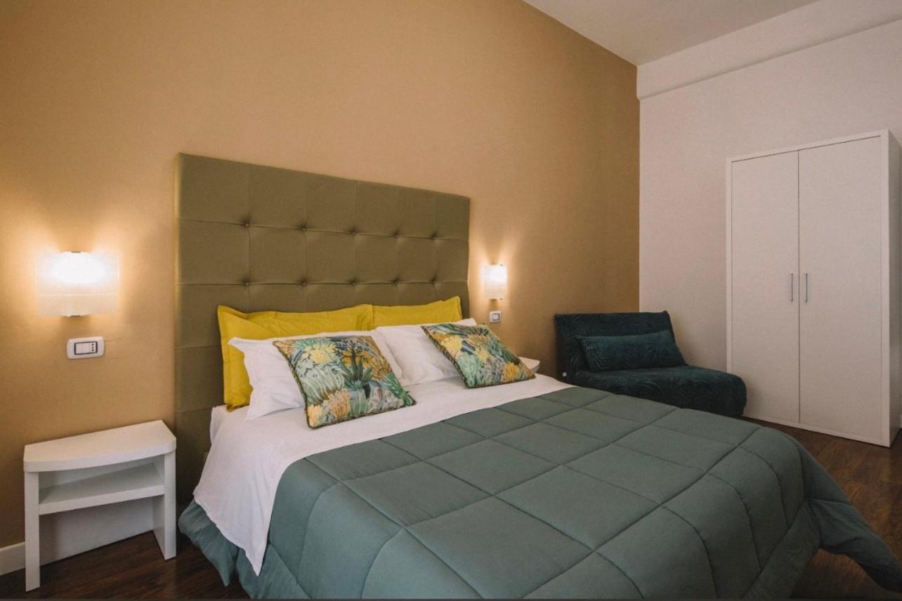 Tiziana'S House Bed & Breakfast Salerno Bagian luar foto